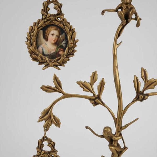 MACE Heritage – Baroque Family Tree Photo Holder in Antique Gold, Luxury Display Stand
