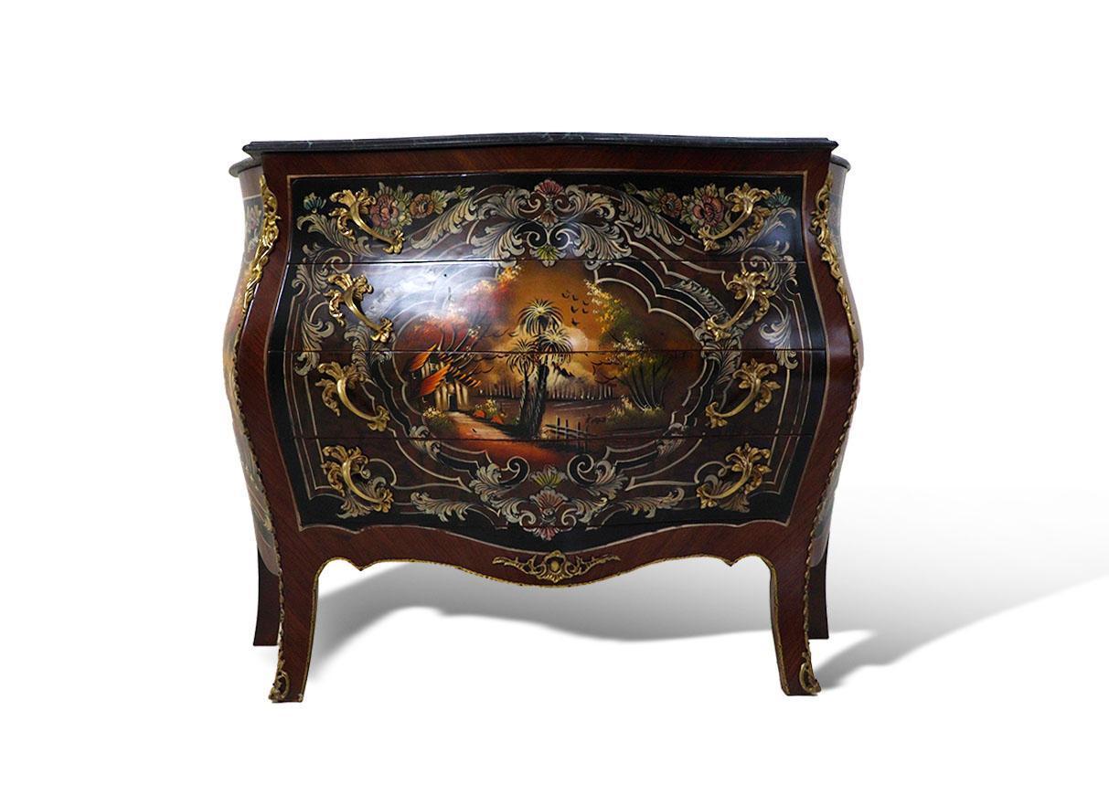 MACE Heritage – Barocke Louis-XV-Kommode mit handgemalter Ölmalerei, Messingbeschlägen und Natur-Marmorplatte