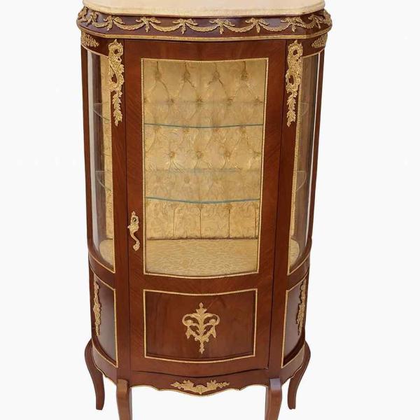 Barocke Vitrine im Stil von Louis XV - Brauner/beiger Marmor - Goldener Stoff - Antiker Stil - Klassische Möbel - MACE
