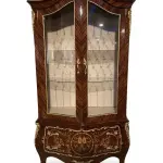MACE Heritage -Luxus Barockvitrine aus Massivholz mit Messing | Möbel Lippold